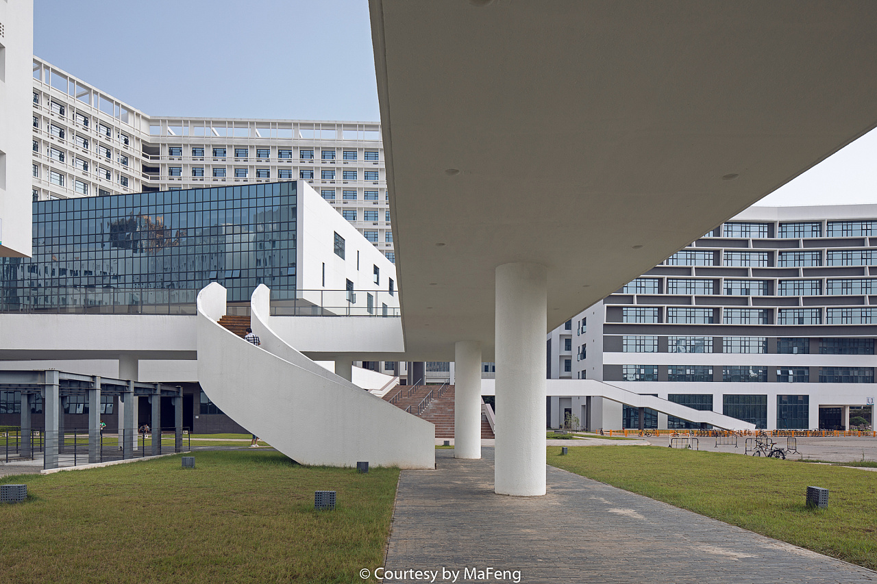 深圳理工大学(深圳理工大学在哪个位置)